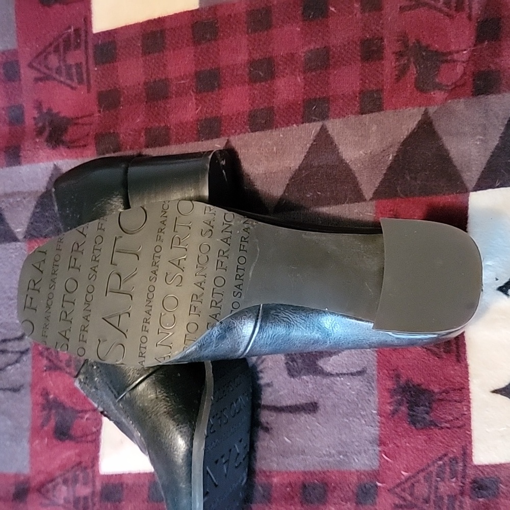 Shoes - Picture 2 of 3